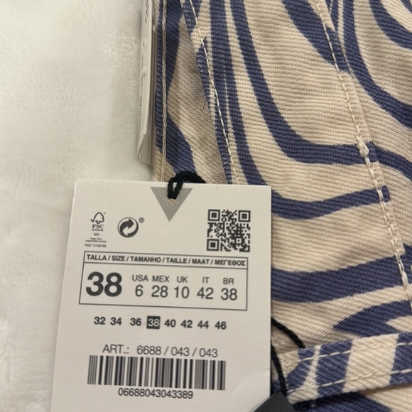 Zara High Rise Regular Length Printed Jeans - Picture 2 of 5